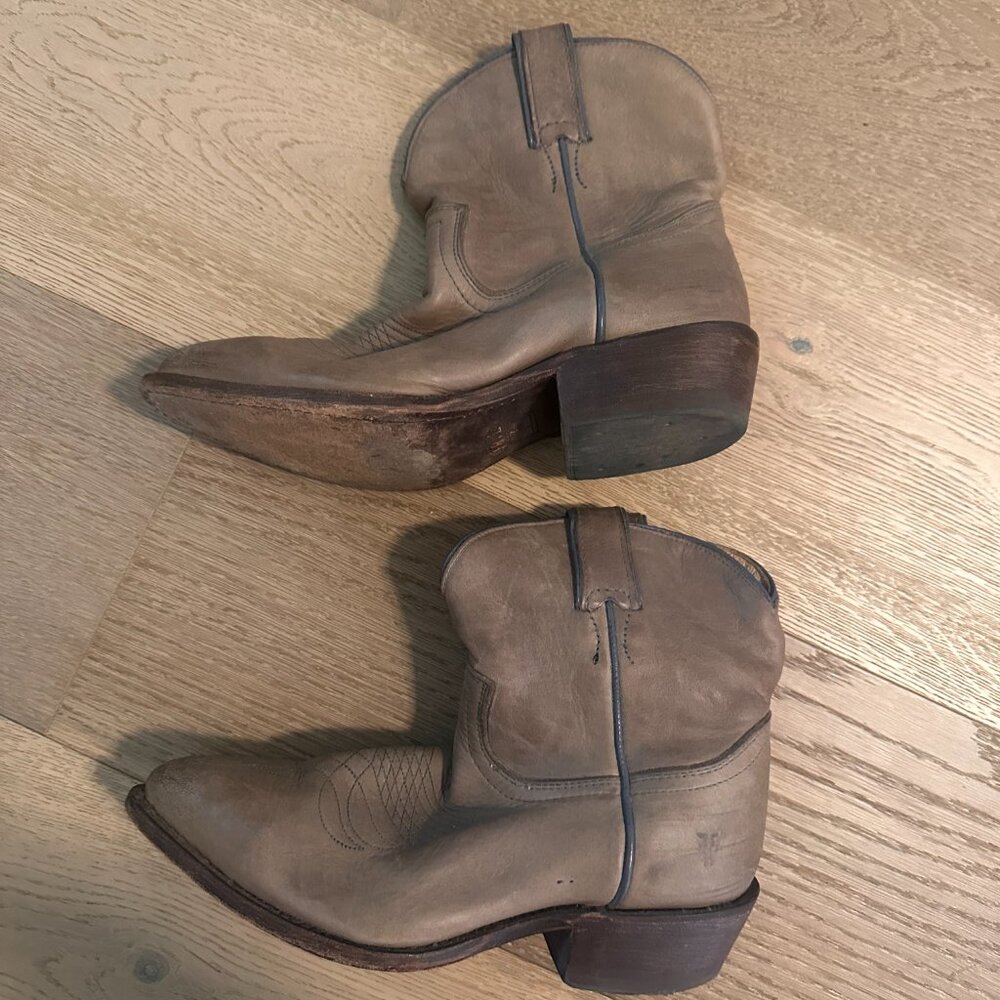 Frye short leather western booties in taupe/grey
